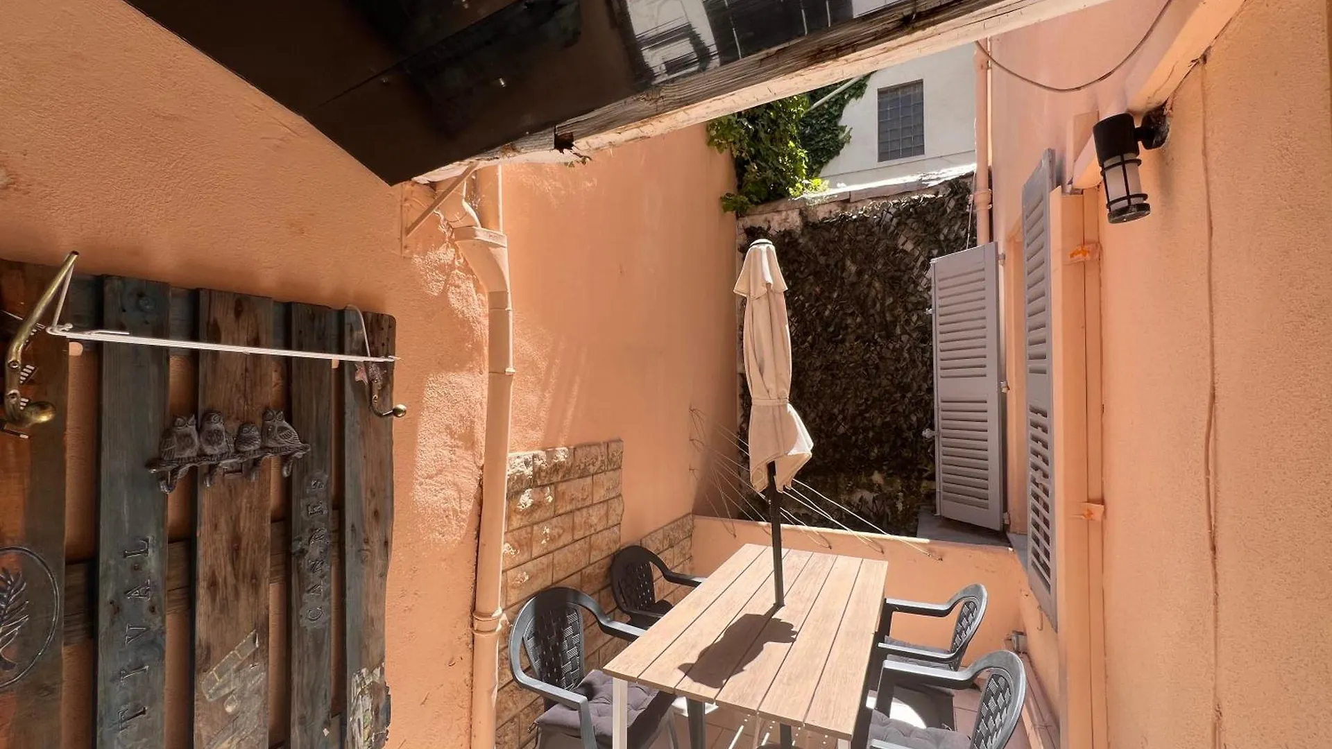 B031 2 Chambres 6 Personnes Terrasse Au Centre Historique Cannes Frankreich